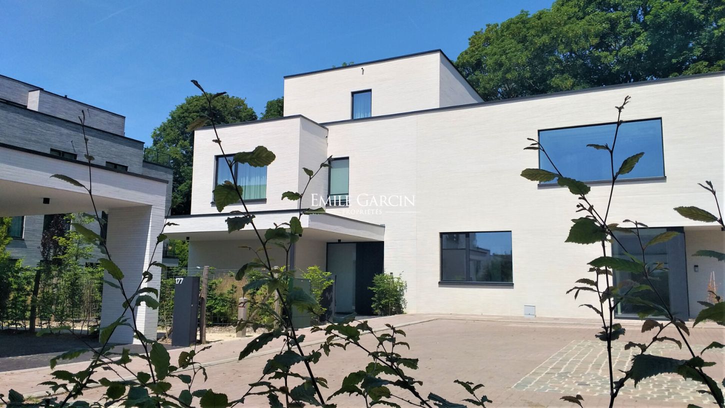 Maison a louer dans un clos privé à Uccle - Emile Garcin Belgique - Image 1