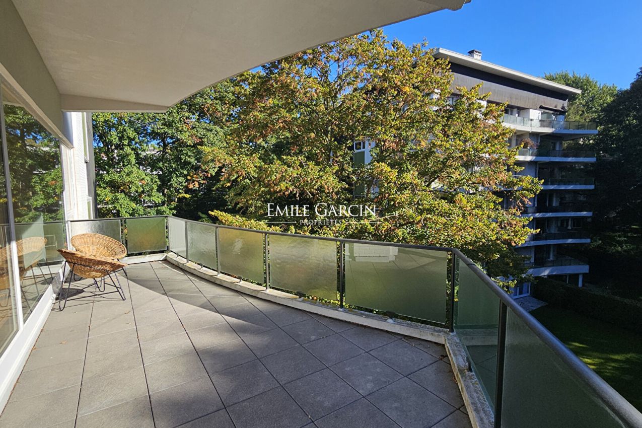 Appartement  à louer à Uccle dans un parc privatif et proche du Bois de la Cambre - Emile Garcin Belgique - Image 1